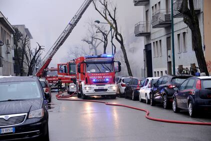 Cologno monzese, maxi-rogo in una cartiera 4