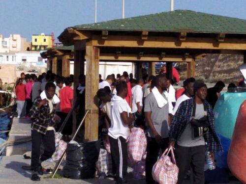 Oltre 250 migranti in due giorni "E noi abitanti mollati da tutti"