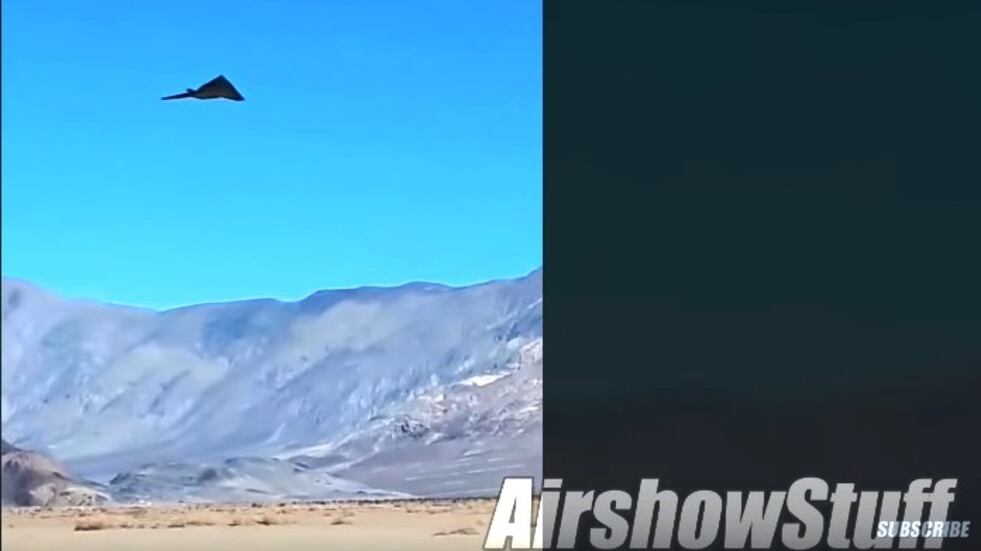 F-117 Nighthawk, flotta ombra in volo nella Valle della Morte