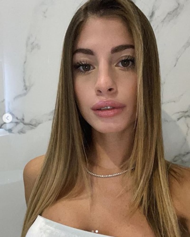 Chiara Nasti in bikini sui social 7