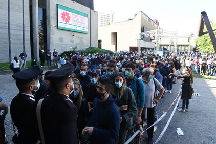 Open Day vaccino Bologna: ​in migliaia in fila 2