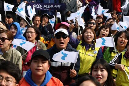 Vertice Kim-Moon, la folla protesta: "Bombardare la Nord Corea" 1
