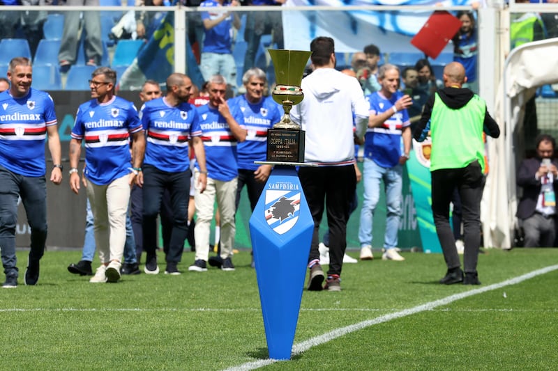 Il tributo da brividi a Eriksson: la standing ovation e gli striscioni per l'ex mister blucerchiato 6