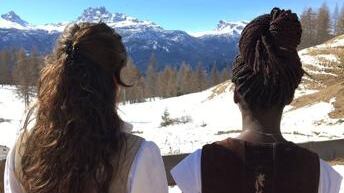 Cortina, polemiche al ristorante: "In costume tipico non vanno bene i neri"