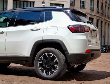 Jeep Compass 4XE, guarda tutte le foto della nostra prova 10