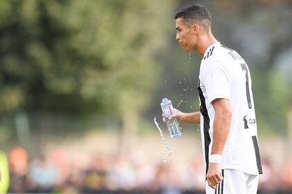 Il primo gol di Ronaldo nella amichevole di Villar Perosa 9