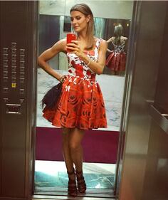 Martina Colombari hot, fisico esplosivo al mare 17