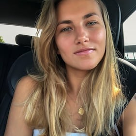 Lady Caldara incanta sui social: le foto della fidanzata del difensore del Milan 9
