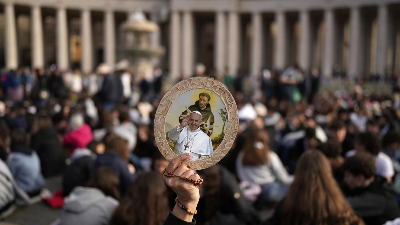 San Lorenzo onora Bergoglio in campo