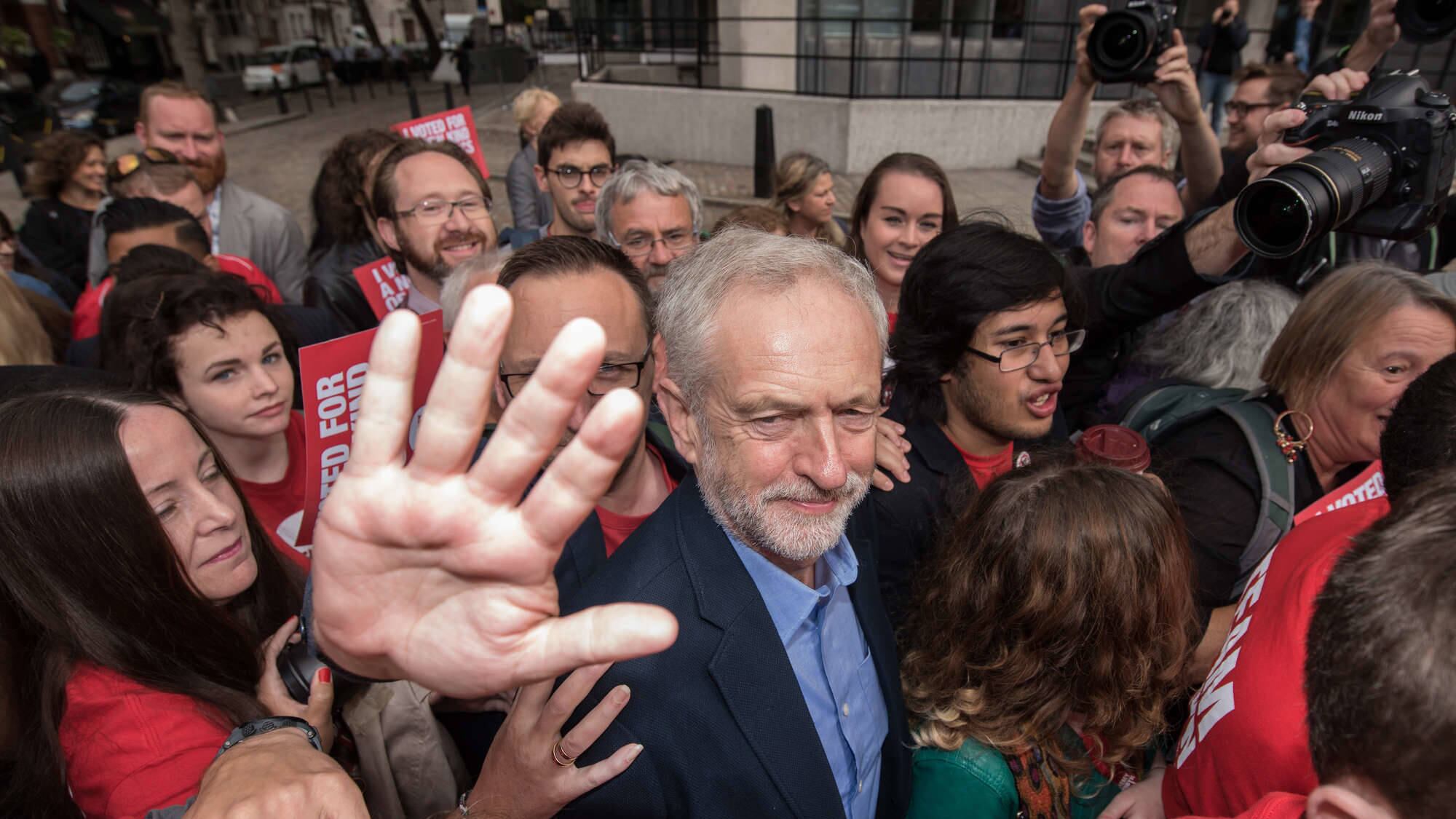 Brexit, i deputati Labour sfiduciano Corbyn
