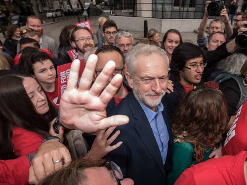 Brexit, i deputati Labour sfiduciano Corbyn