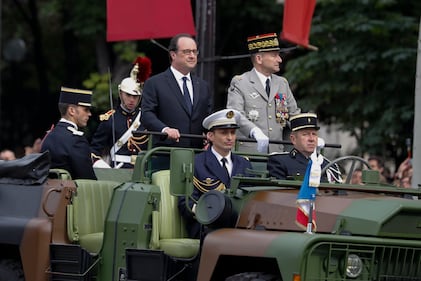 Parigi, parata per la festa del 14 luglio 3