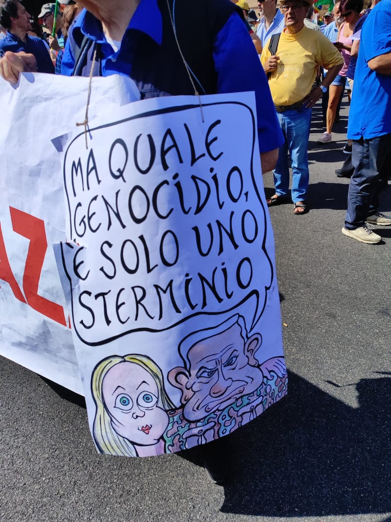 "No al genocidio", gli slogan in piazza a Roma. Contestato pure il Pd 1