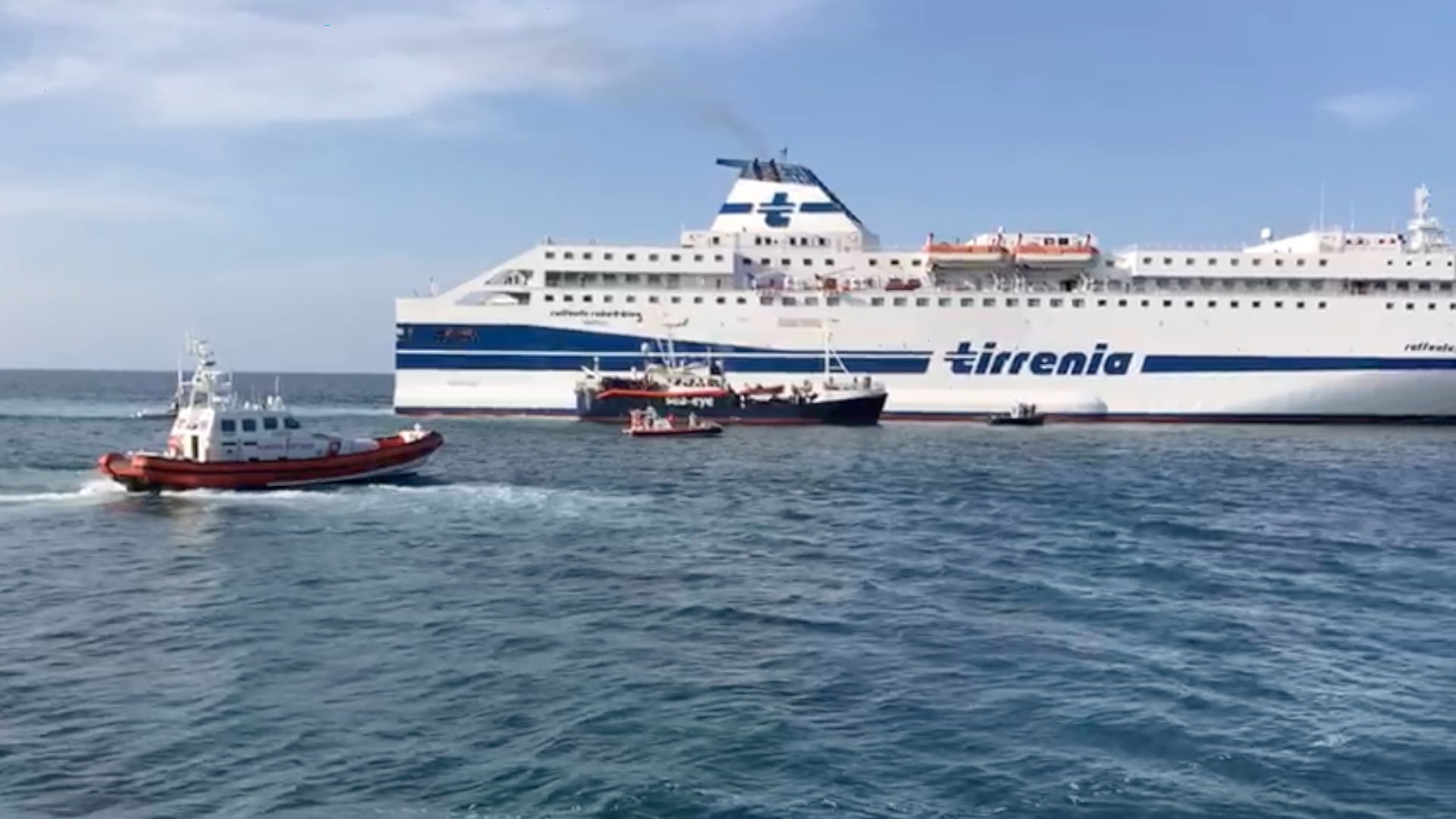 Salvini: "Il traghetto con cinema e solarium. Ecco la quarantena dei migranti"