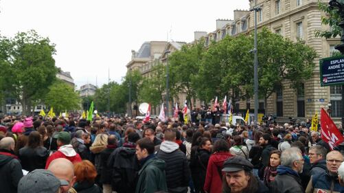 Parigi, la sinistra radicale in piazza per il primo corteo anti-Macron 3