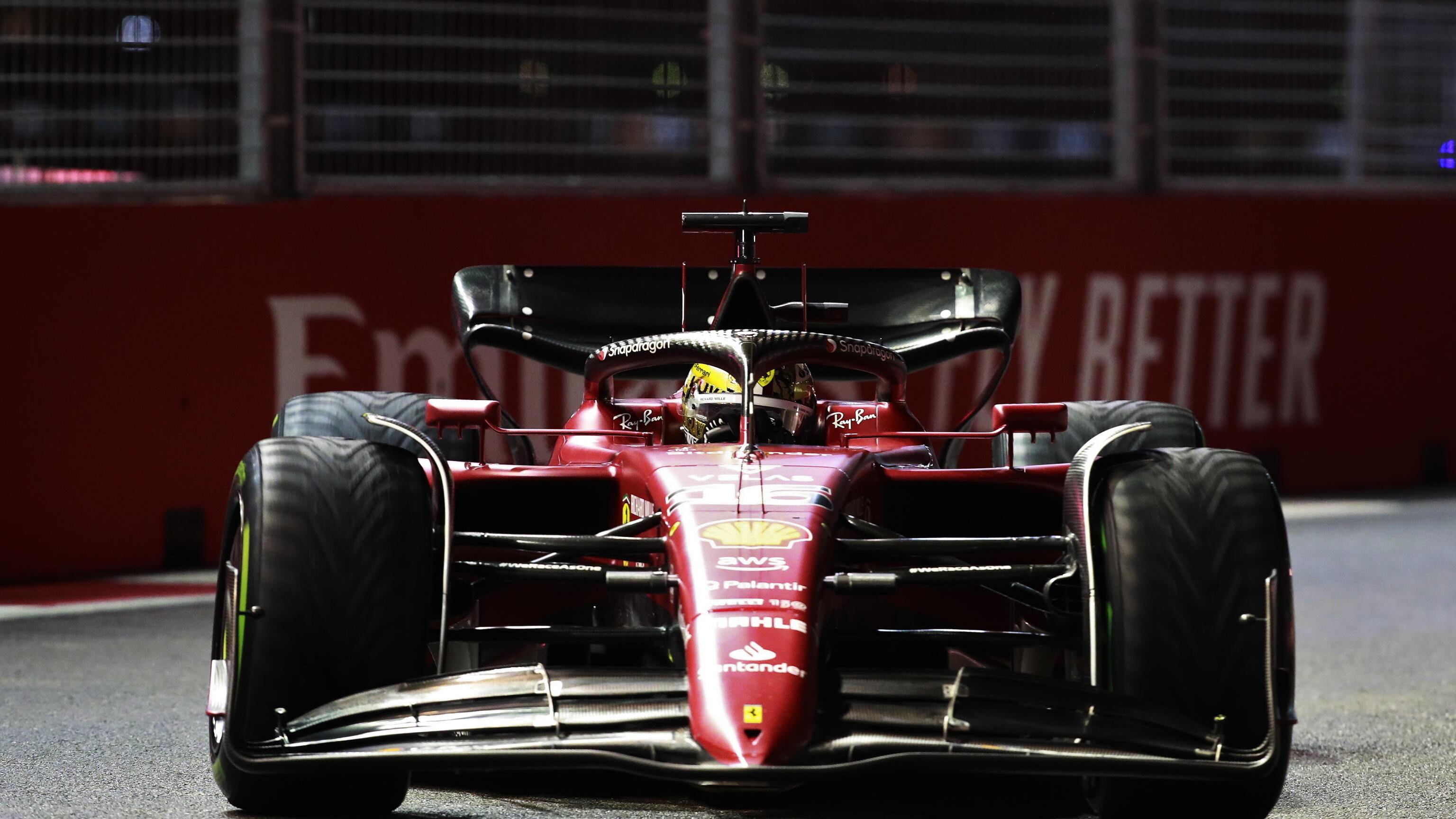 È pole Ferrari a Singapore. Solo ottavo Verstappen