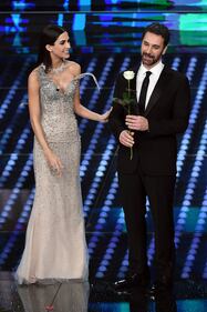 Sanremo 2017, gli outfit sexy della prima serata 13