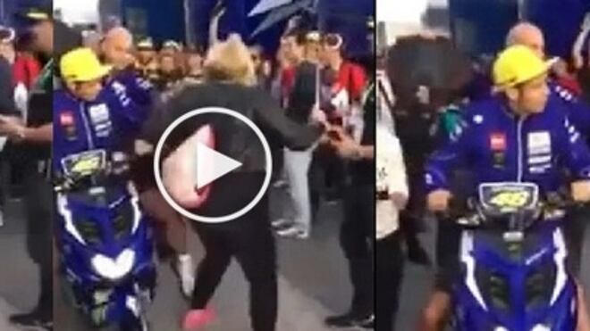 MotoGp, dopo il calcio di Rossi, la donna vuole denunciarlo. Ma ecco perché non può