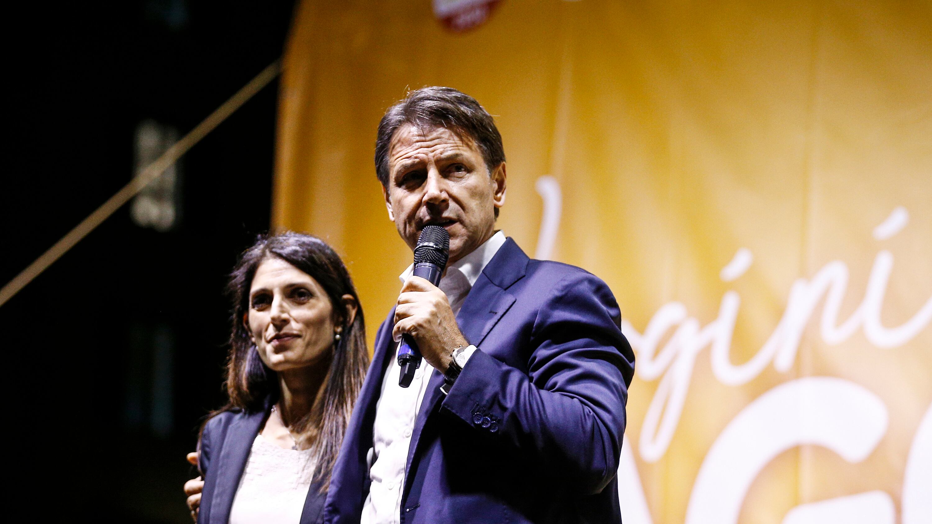 L'ultima tentazione di Grillo: Raggi e Appendino vice