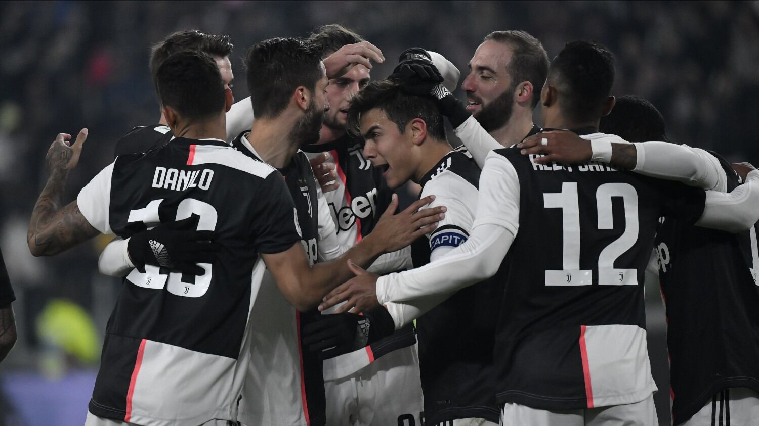 Dieci anni senza esoneri La Juve è regina d'Europa Ma l'Italia è maglia nera