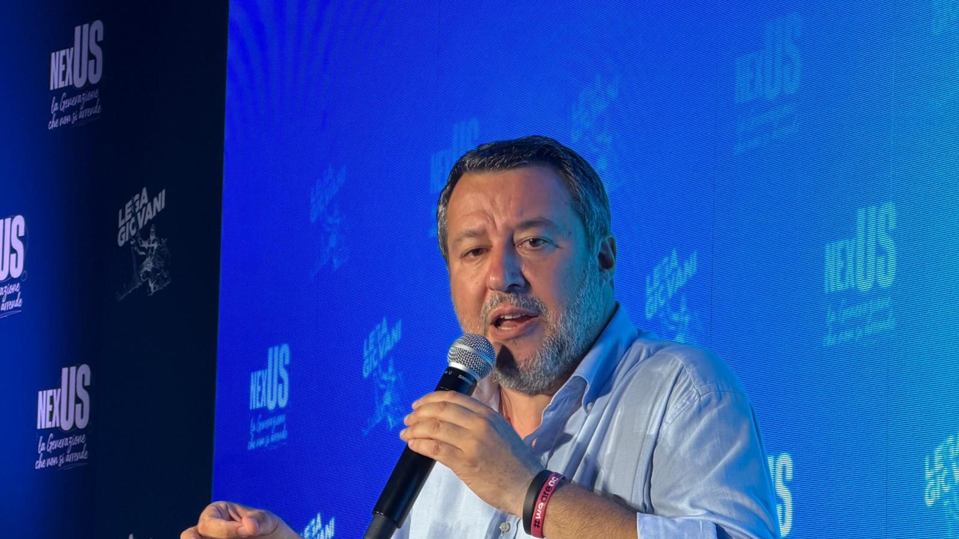 Salvini: "Non esca più...". Pure a sinistra ci ripensano