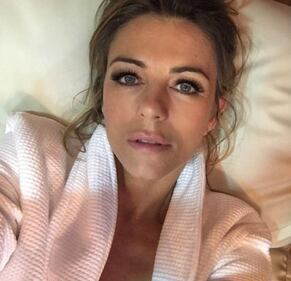 Liz Hurley, topless bollente 11