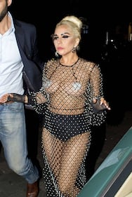 Lady Gaga: hot e con copricapezzoli d'argento a Londra 5