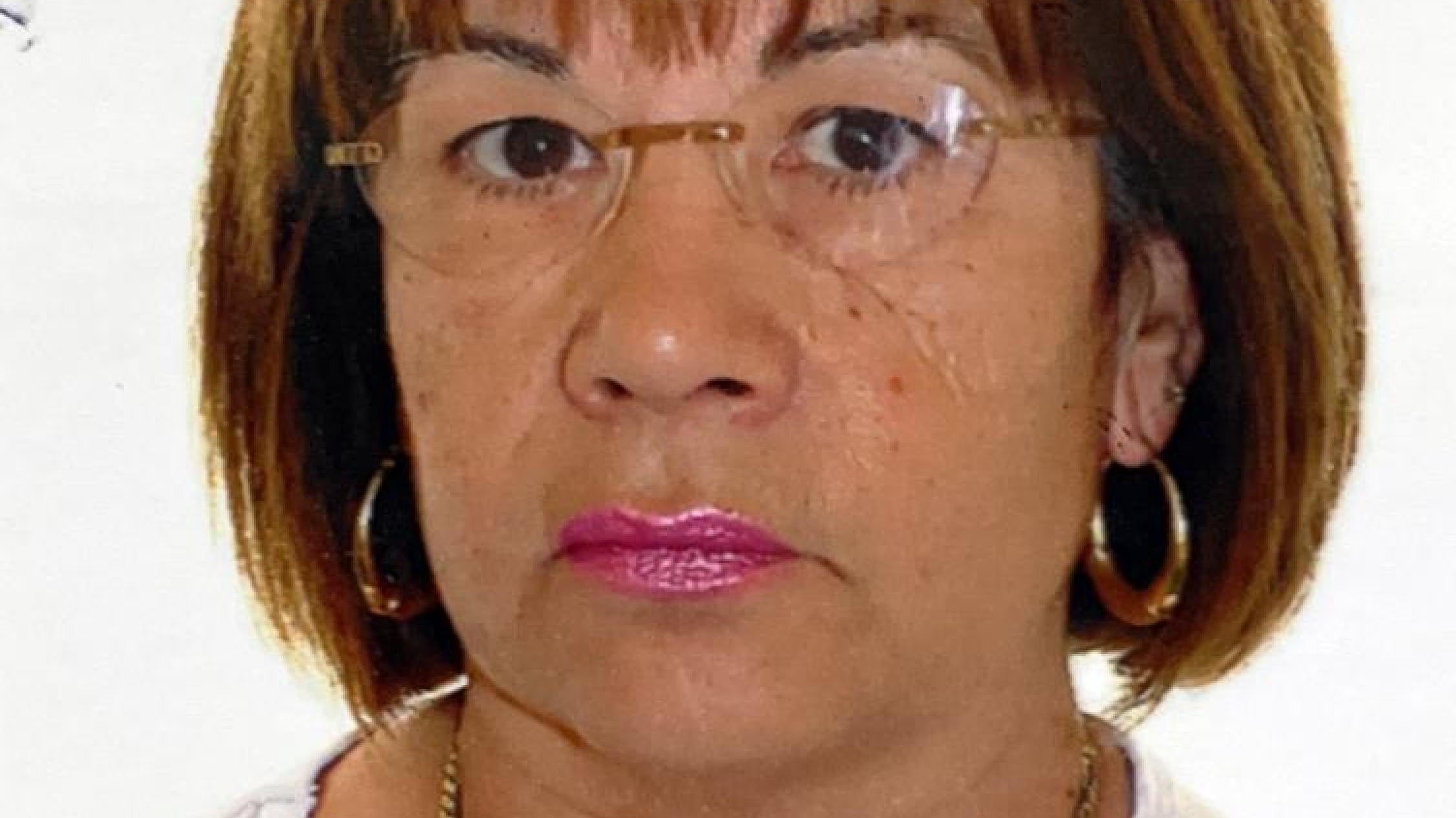 Telefono e uomo misterioso. È caccia al killer di Carmela