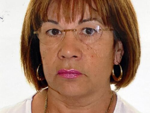 Telefono e uomo misterioso. È caccia al killer di Carmela