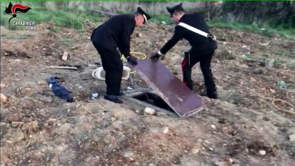 Coltivava marijuana in un bunker sotterraneo: donna Sinti in manette