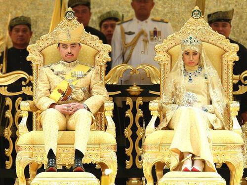 Il sultano del Brunei bandisce il Natale: cinque anni a chi festeggia