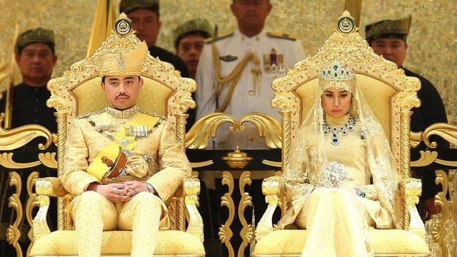 Il sultano del Brunei bandisce il Natale: cinque anni a chi festeggia