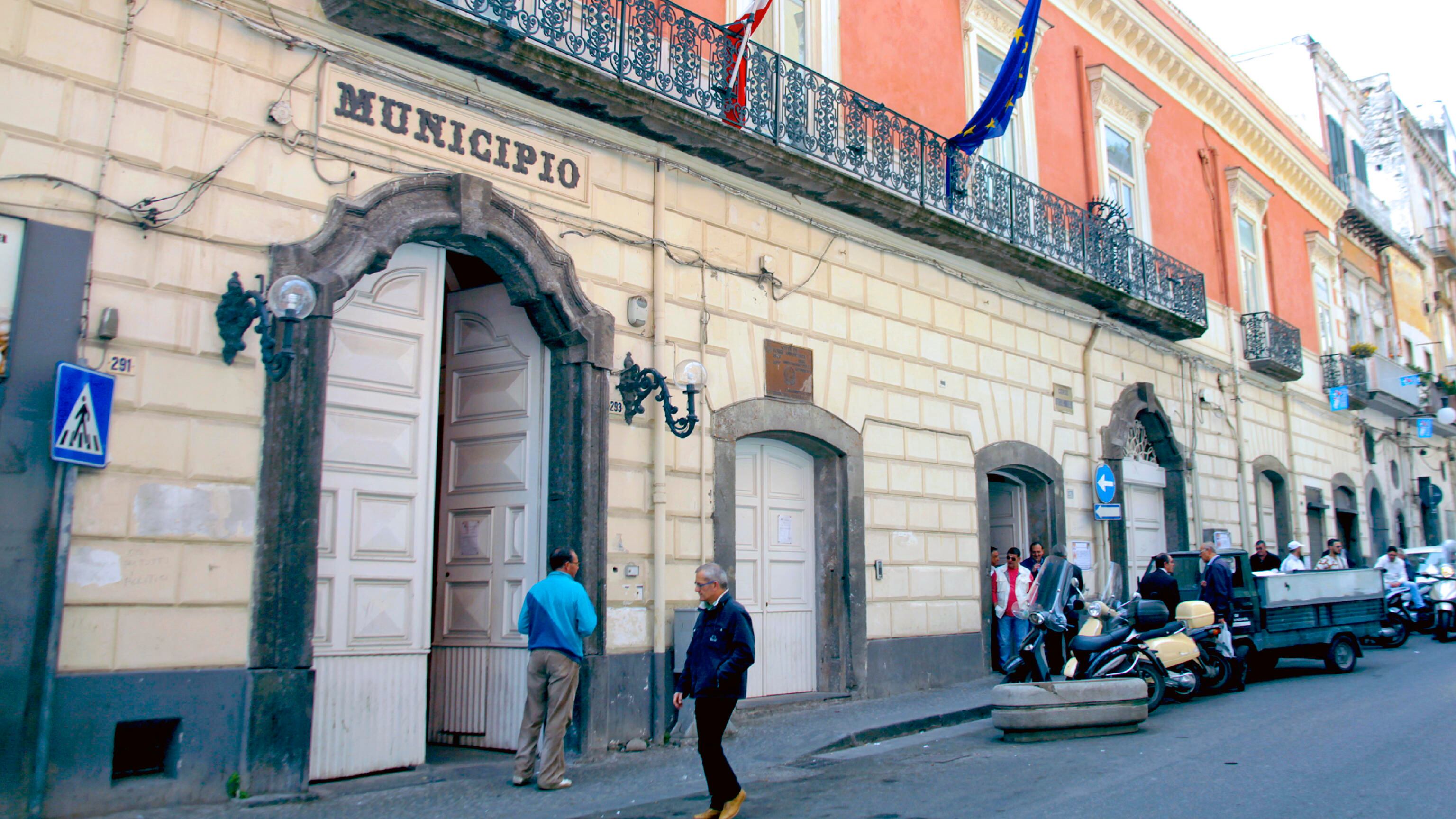 Torre Annunziata, blitz della Dda: tra i 12 indagati anche il sindaco