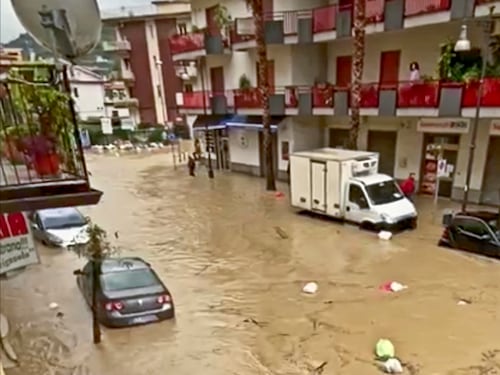 Nubifragio in Cilento, strade e scuole allagate. "Stato di calamità"