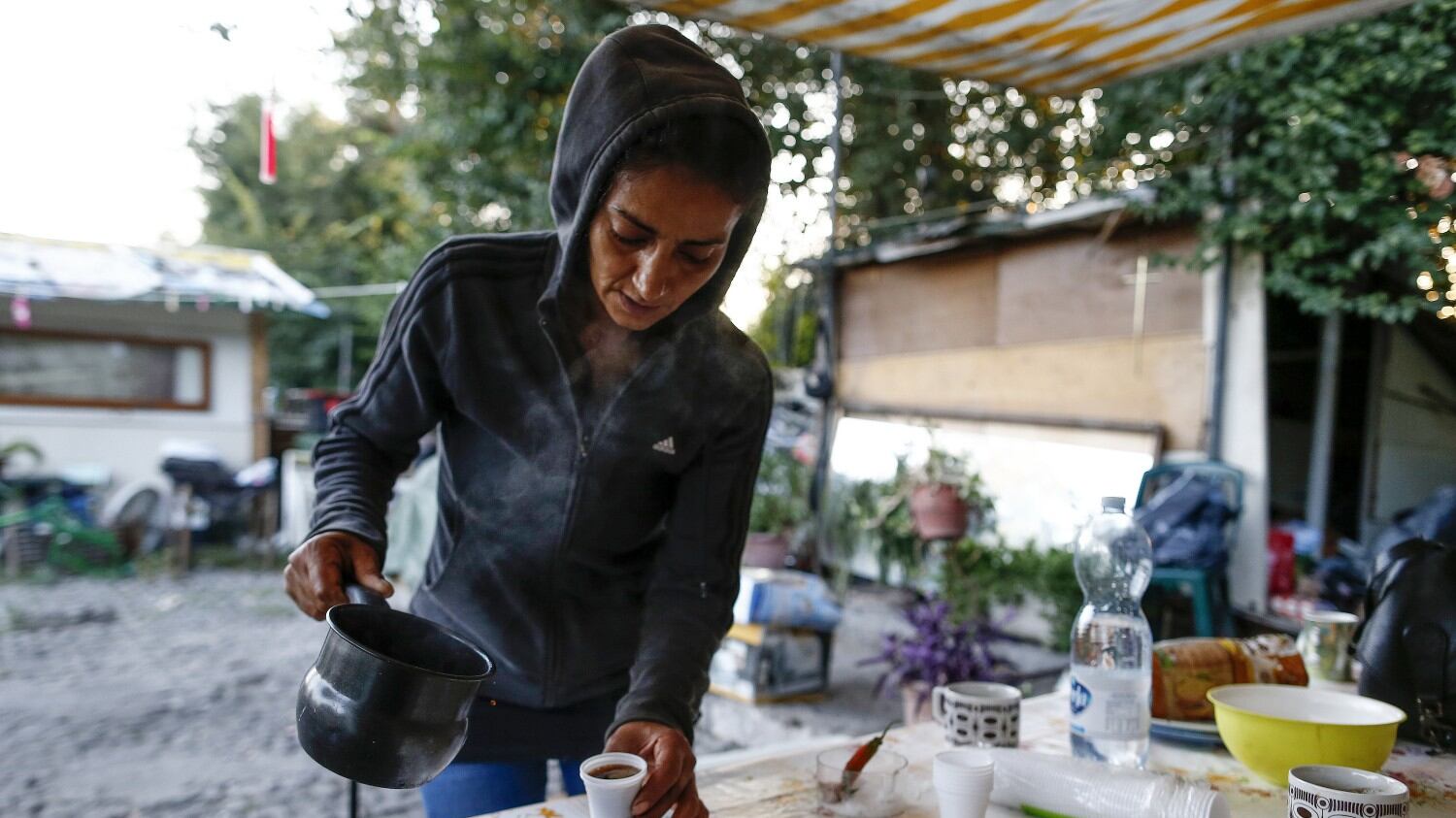 Così la Raggi spende 1,7 milioni per trovar appartamenti a rom