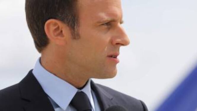 Quella stretta di mano vigorosa tra Macron e Trump