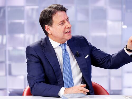 Mascherine cinesi donate e ricomprate