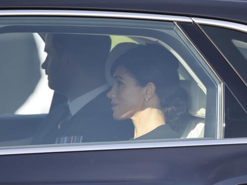 Meghan vuole vedere il Re. "Chiesto un faccia a faccia"