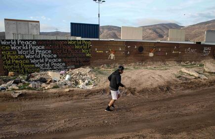 I prototipi del muro anti migranti con il Messico 7