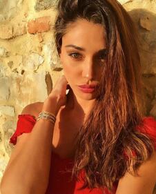 Belen Rodriguez seducente a letto 5