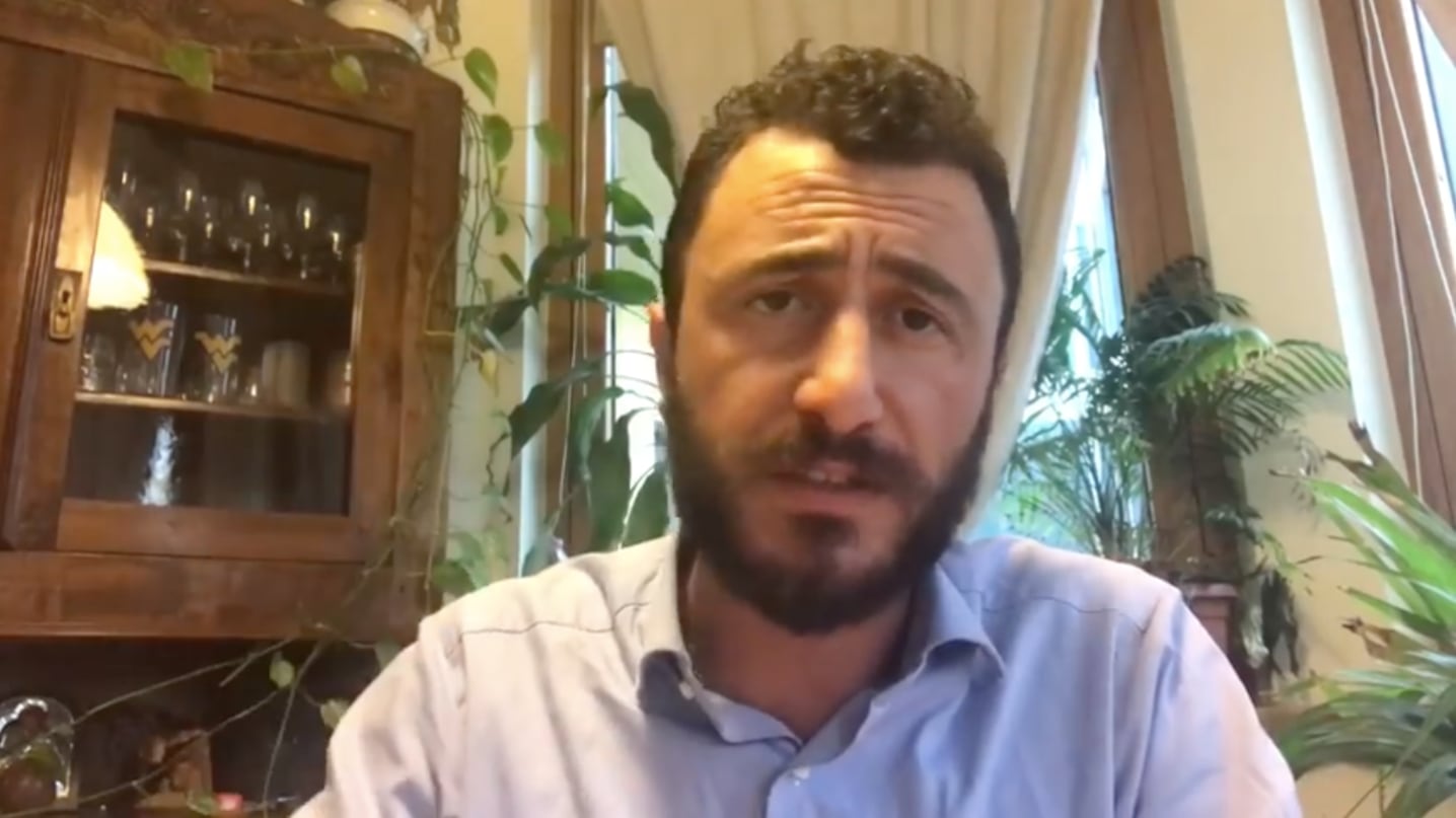 "Il proiettile ha strusciato il tavolo". Depositata la perizia balistica sullo sparo di Capodanno