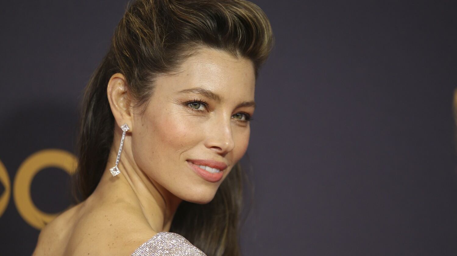 Jessica Biel denunciata: sottratti 500.000 dollari ai camerieri
