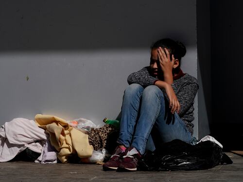 L'ultimo business tra gli stranieri: matrimonio per il permesso di soggiorno