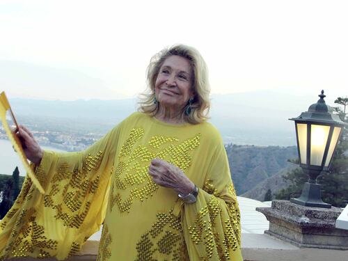 La povertà, il titolo di contessa, i suoi amanti: le tante vite di Marta Marzotto