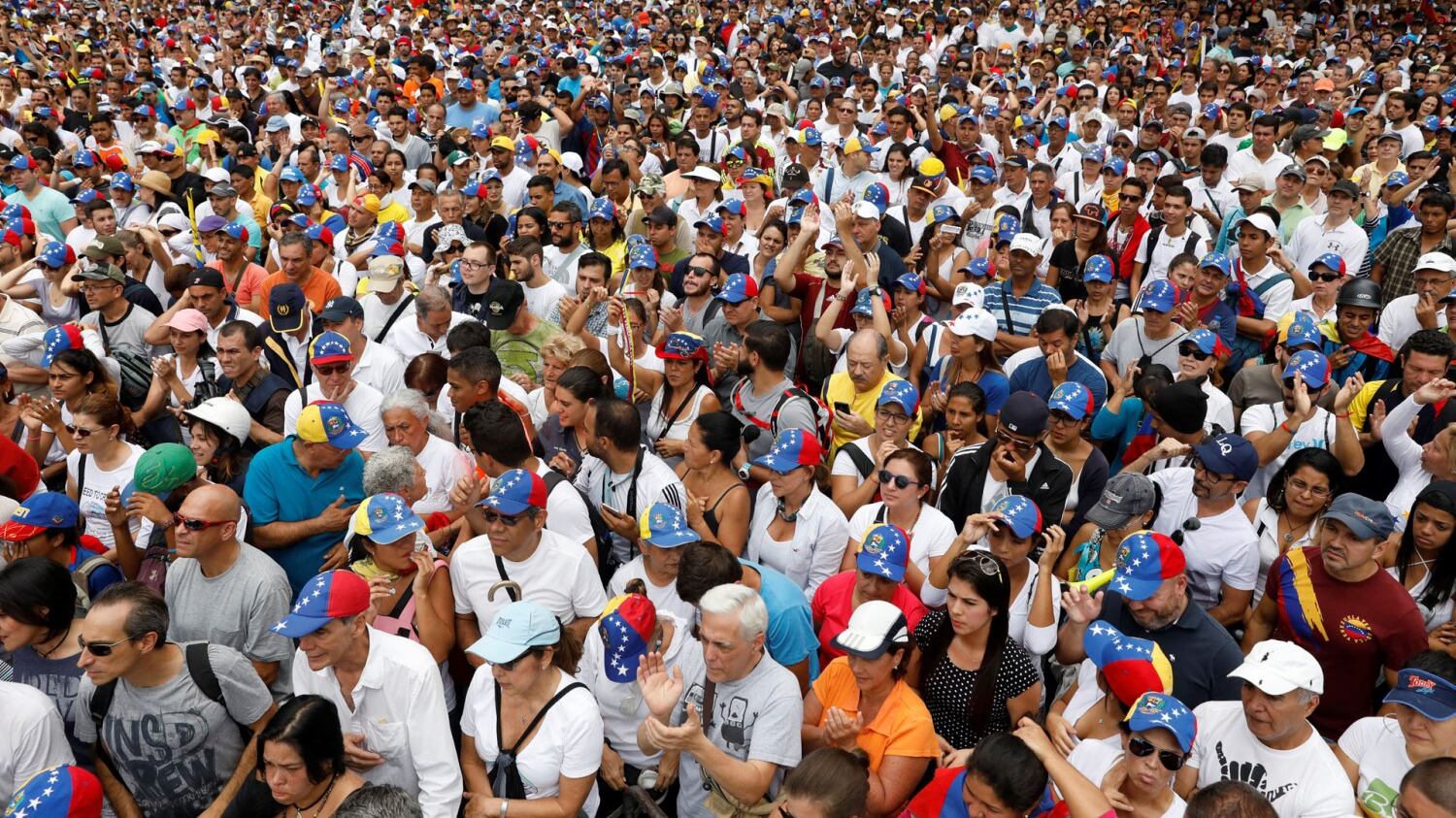 Maduro sempre più solo e violento, altri 37 morti
