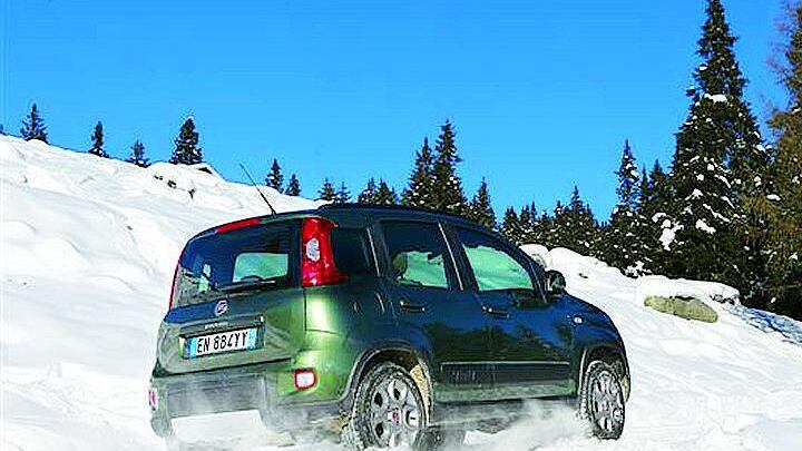 La compatta ancora una volta protagonista della montagnaFiat Panda 4x4 resta la «mini» regina della neve