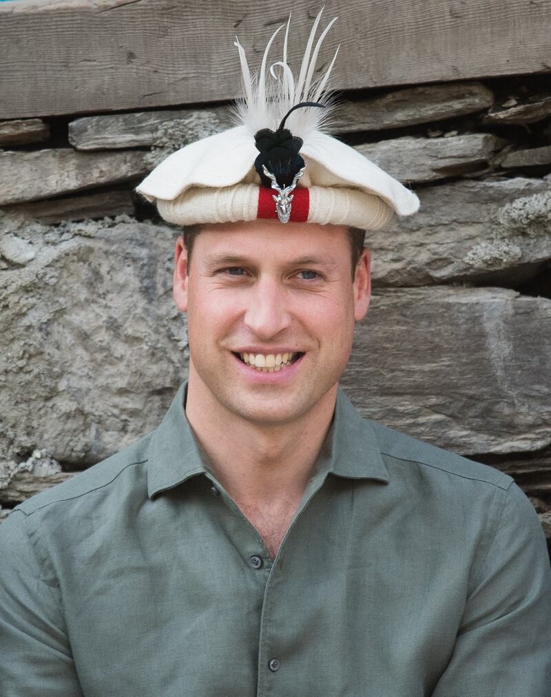 William e Kate indossano i copricapi tradizionali visitando il Chitral 5