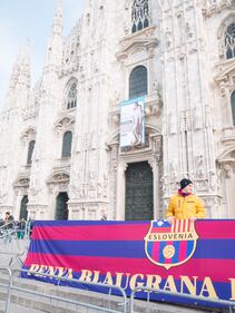 Tifo blaugrana in Piazza Duomo 8