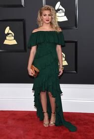 Grammy 2017, i look più sexy sul red carpet 34