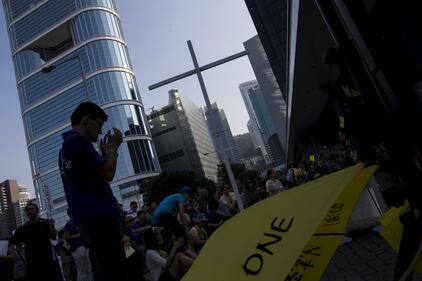 Hong Kong scende in piazza un anno dopo 6